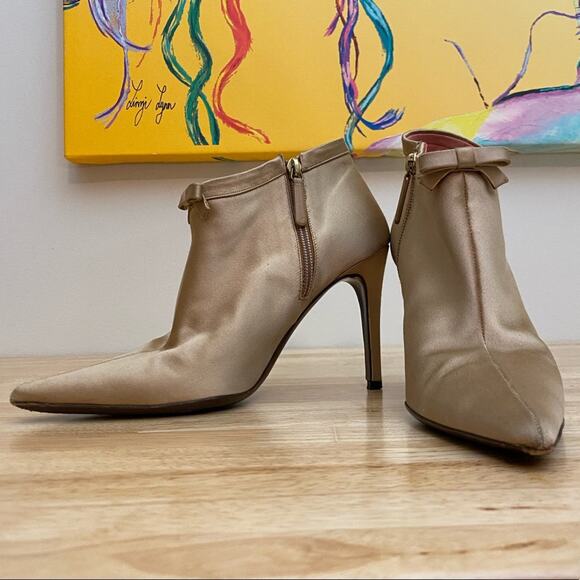 Judith Leiber Gold Tan Bow Booties Size 8B - Picture 3 of 11